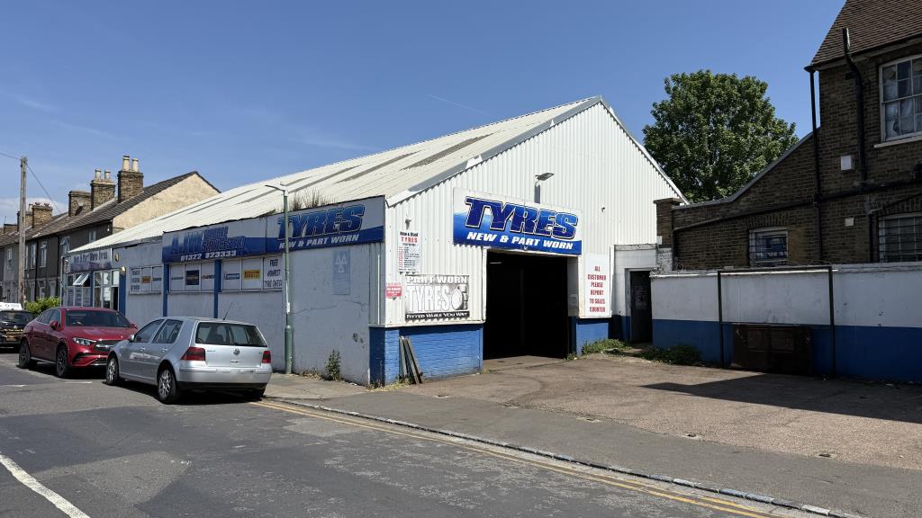 Lot: 57 - FREEHOLD CAR WORKSHOP AND GARAGE - Exterior image of building from street